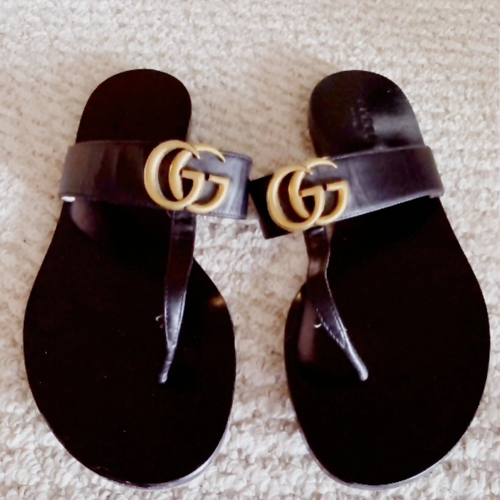 Gucci Leather Thong Sandals
